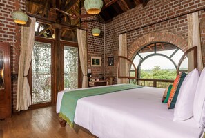 Desk, free WiFi, bed sheets - Amã Stays & Trails L'Attitude By The Lake, Kamshet (Mawal)