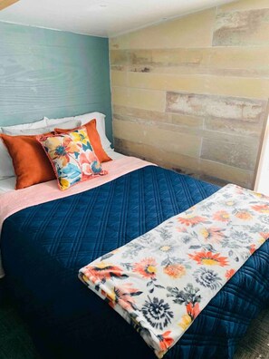 2 habitaciones, tabla de planchar con plancha, wifi y ropa de cama 