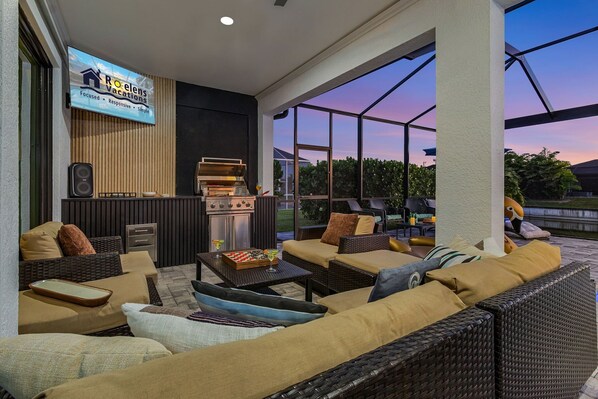 Terrace/patio - HOT HOT HOT! -Beautiful spacious home on a salt water canal - Villa Spicy - Roelens Vacations (Cape Coral)