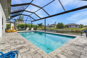 A heated pool - HOT HOT HOT! -Beautiful spacious home on a salt water canal - Villa Spicy - Roelens Vacations (Cape Coral)