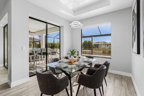 Dining - HOT HOT HOT! -Beautiful spacious home on a salt water canal - Villa Spicy - Roelens Vacations (Cape Coral)