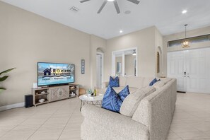 Smart TV, computer monitors - Kayaks, Custom Outdoor Kitchen, Pool - Call it Home! - Casa Cabana - Roelens Vacations (Cape Coral)
