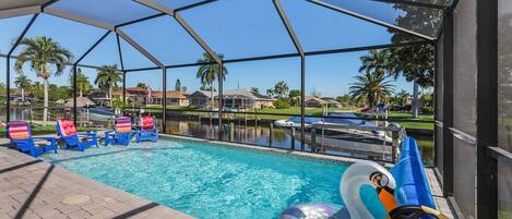 Een verwarmd zwembad