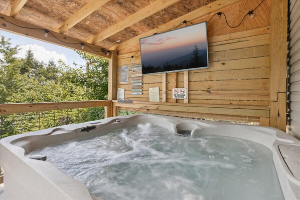 Outdoor spa tub