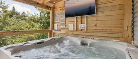 Outdoor spa tub