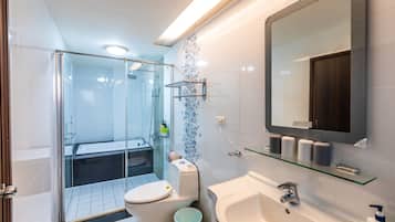 Deluxe-huone | Kylpyhuone | Hiustenkuivaaja, pyyhkeet