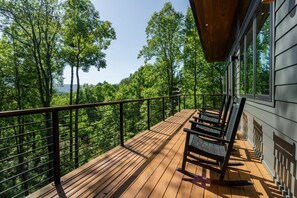 Terrace/patio - Mountain to Sea Modern | A Contemporary Mountain Home Close to Asheville. (Asheville)