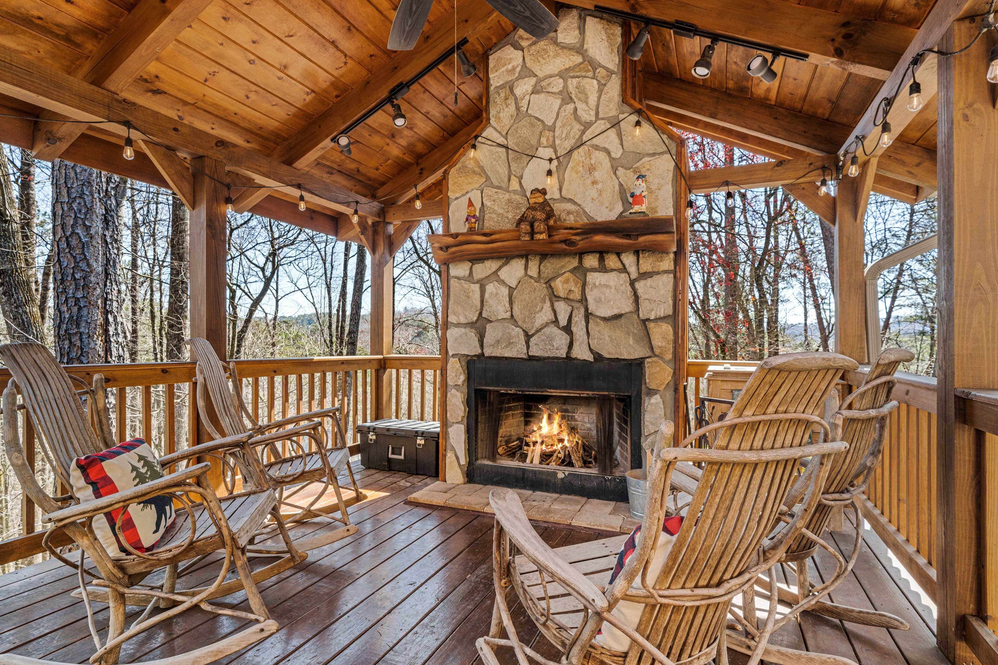 Secluded Blue Ridge Mtn Retreat w/ Indoor Hot Tub