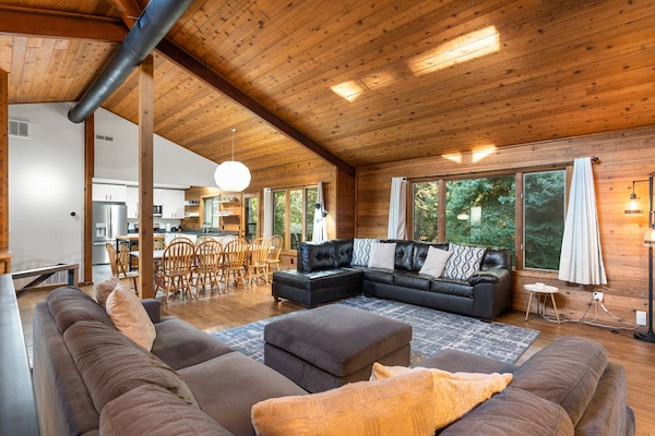 Large great room with vaulted ceiling.