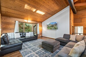 智能电视、桌上足球