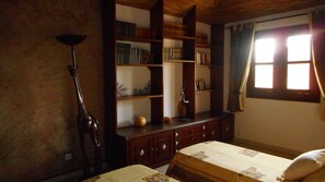 3 bedrooms, desk, iron/ironing board, WiFi