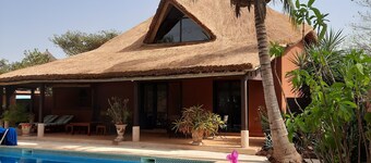 Très jolie villa, jardin exotique, piscine, résidence calme, proche océan.