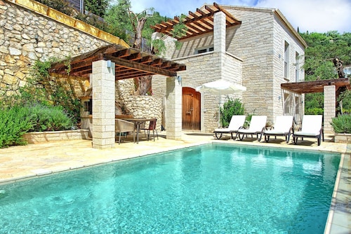 Villa Yaisemi - Vacation villa with private pool on Corfu, Greece
