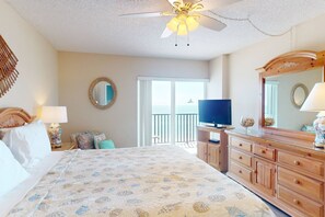 2 bedrooms, free WiFi, bed sheets - Wraparound Corner Balcony. Heated Pool. Direct Beachfront. Outstanding Views. (Madeira Beach)