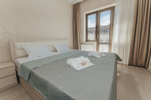 2 bedrooms, desk, iron/ironing board, free WiFi