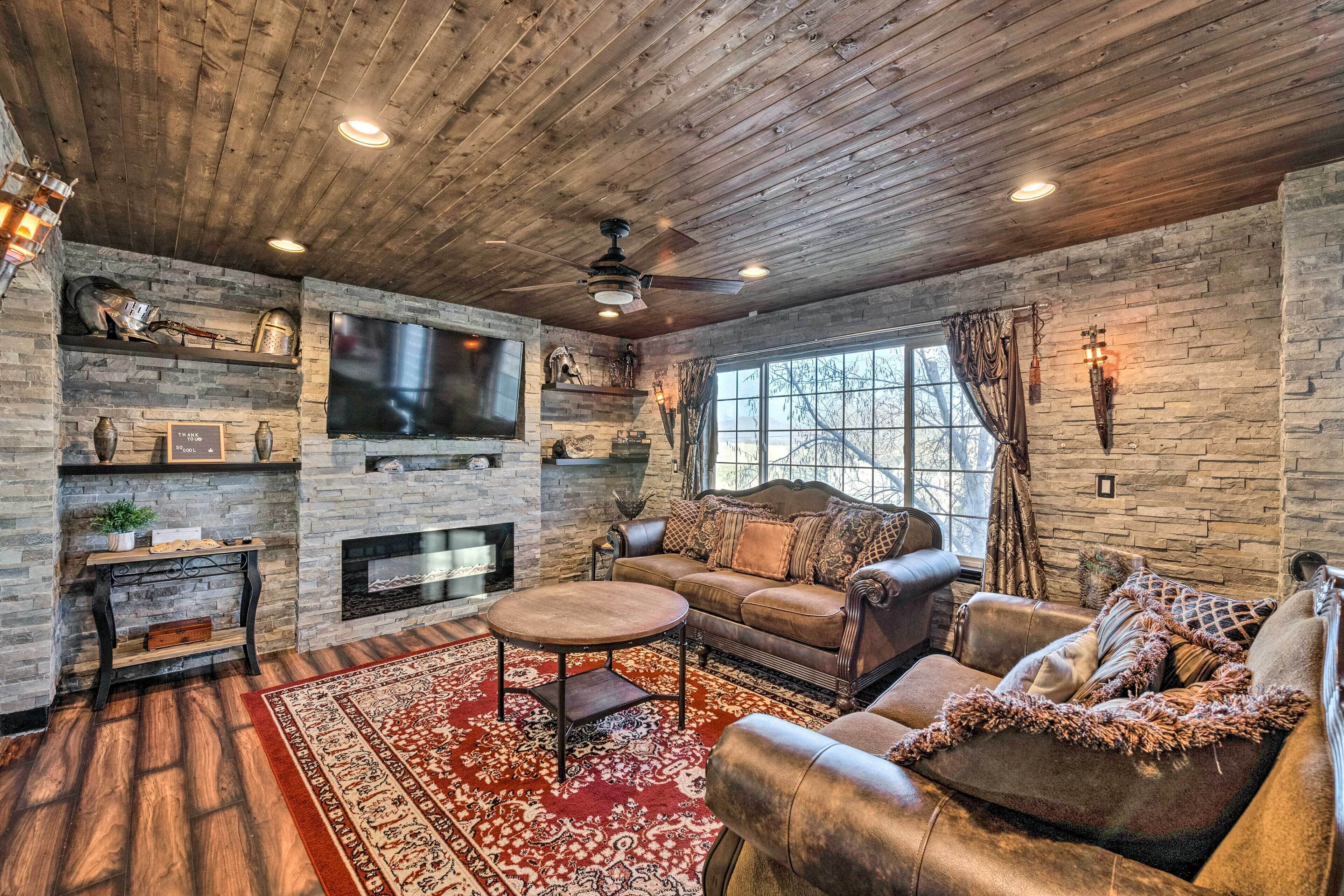 Medieval-Themed Home w/ Large Jacuzzi & Theater!