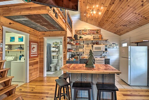 Cheery Pet-Friendly Studio w/ Shared Fire Pit