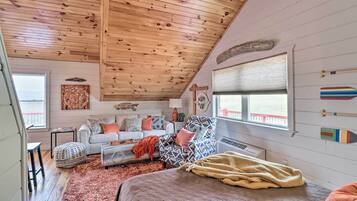 Desk, Internet, bed sheets, wheelchair access