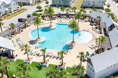 Charming 30A Getaway, Bikes, Steps to Pool, Near Beach ~ Pearl Lighthouse 30A