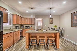 Fridge, microwave, stovetop, dishwasher