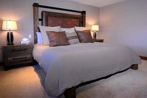 5 bedrooms, desk, iron/ironing board, travel crib