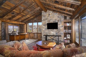 Fernseher, Kamin, Stereoanlage, Arbeitsbereiche