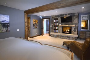 5 Schlafzimmer, Schreibtisch, Bügeleisen/Bügelbrett, Reisekinderbett