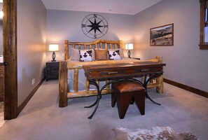5 Schlafzimmer, Schreibtisch, Bügeleisen/Bügelbrett, Reisekinderbett
