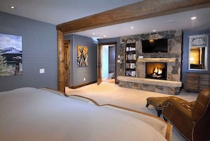 5 bedrooms, desk, iron/ironing board, travel cot - Sunlight Ridge Retreat, Luxury, Hot tub, Views! (Mt. Crested Butte)