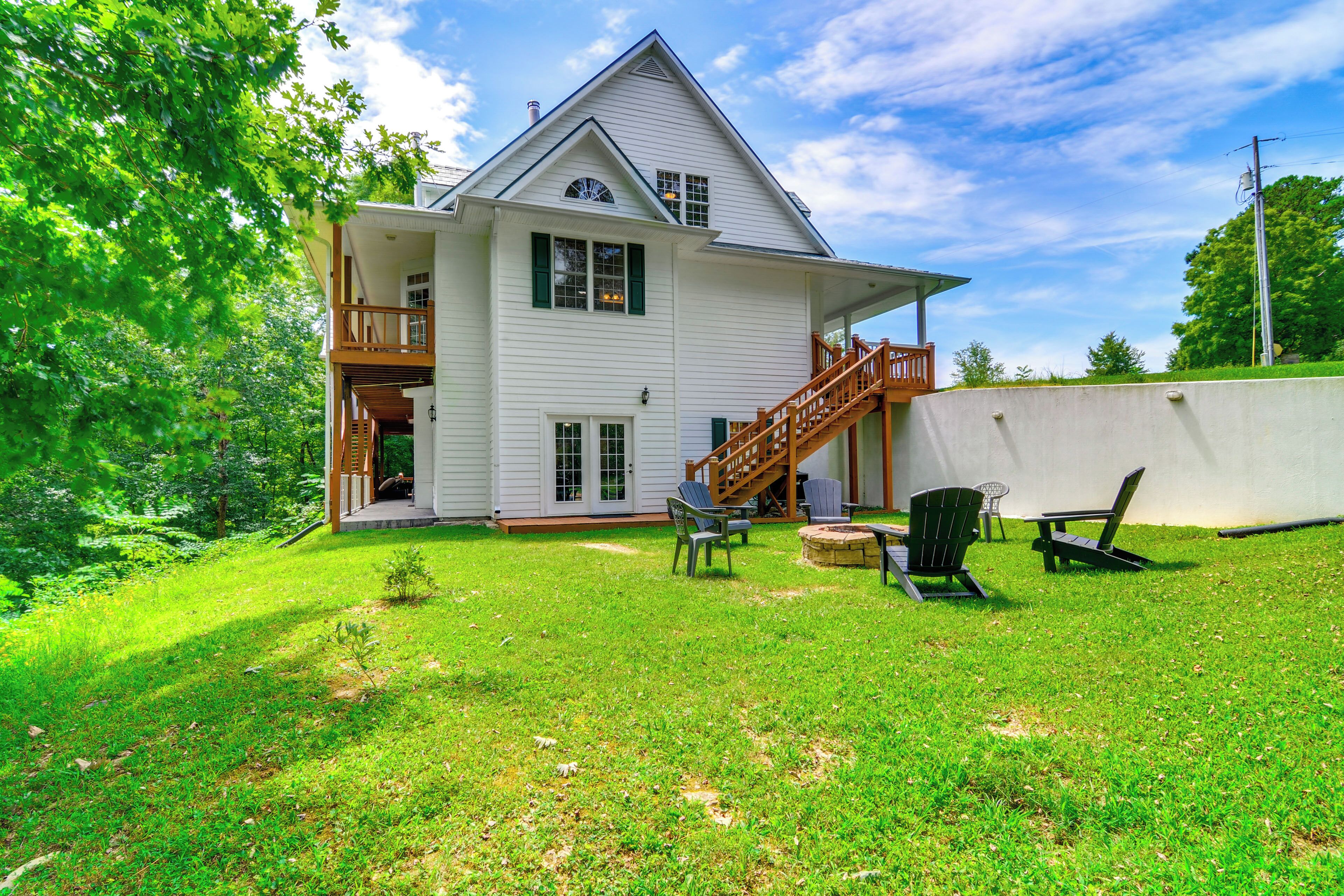 Large Lake Cumberland Retreat w/ Deck Views!