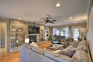 Flat-screen TV, fireplace, books