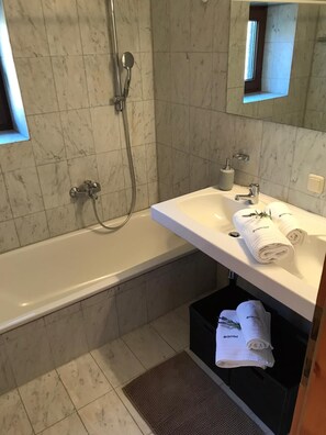 Combined shower/bathtub, hair dryer, towels, soap