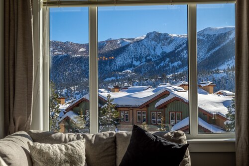 Remodeled Ski-in/Ski-Out Mammoth Home w/ Views!