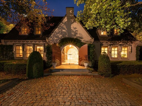 Beautiful Villa in Drunen with Private Heated Pool