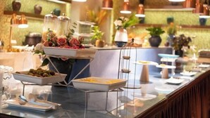 A buffet setup with various food items and decorative elements. - Richun Teaism Hotel (Quanzhou)