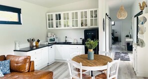 Interior - One of a kind - FarmStay 'Maple Cottage' on Melbournes' Mornington Peninsula (Tyabb)