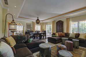 Fernseher, Kamin, DVD-Player, Stereoanlage