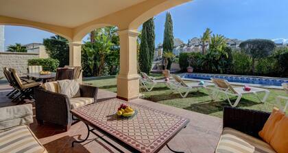 Villa Majestic with Mountain View, Pool and Wi-Fi