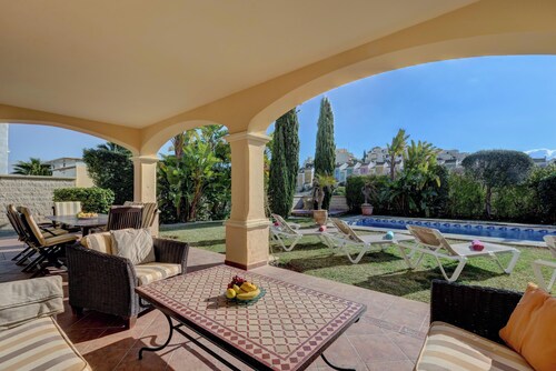 Villa Majestic mit Bergblick, Pool und WLAN