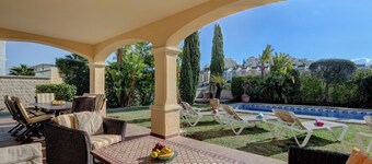 Villa Majestic with Mountain View, Pool and Wi-Fi