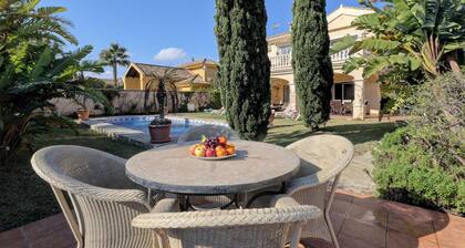 Villa Majestic with Mountain View, Pool and Wi-Fi
