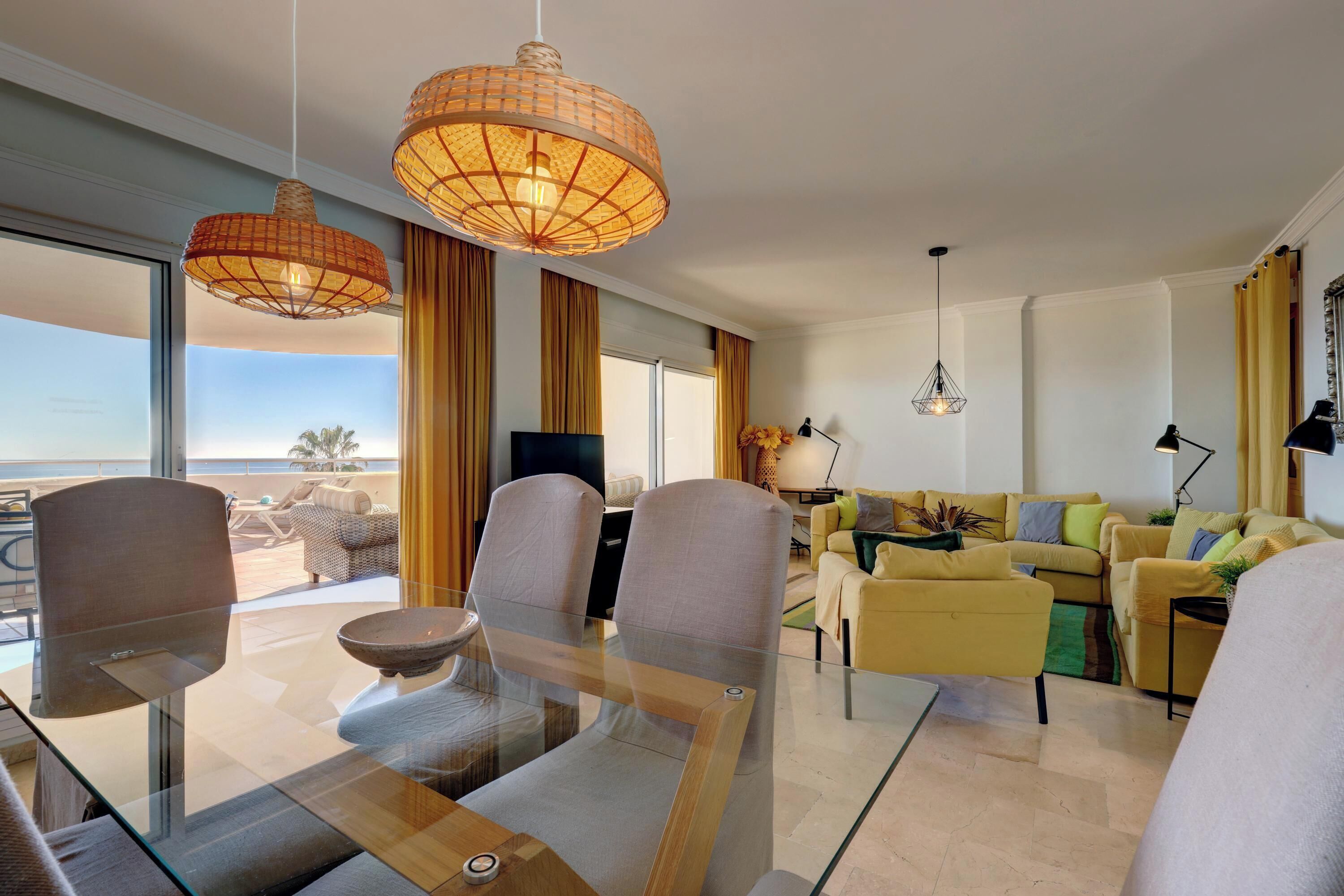 Televisión, reproductor de DVD y estéreo 