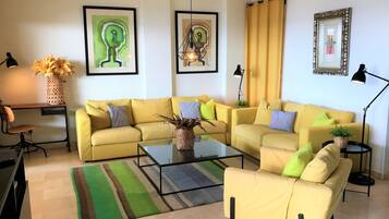 Een televisie, een dvd-speler en een stereo