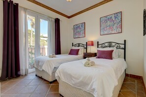 2 bedrooms, iron/ironing board, free WiFi, bed sheets - Apartment La Perla de Marakech 2 with Sea View and Wi-Fi (Casares Costa)