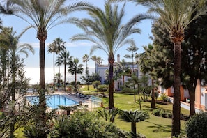A heated pool - Apartment La Perla de Marakech 2 with Sea View and Wi-Fi (Casares Costa)