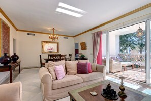 TV, fireplace, DVD player, stereo
