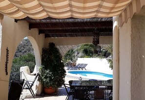 Outdoor dining - "Villa Casa Pinosierra" with Sea View, Pool, Wi-Fi, Garden & Terrace (Mojácar)