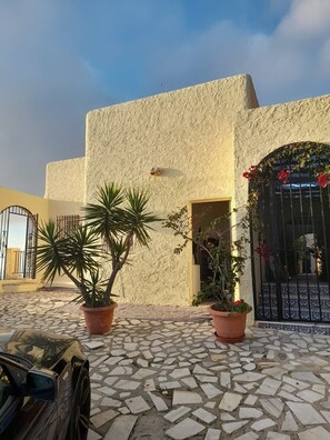 Exterior - "Villa Casa Pinosierra" with Sea View, Pool, Wi-Fi, Garden & Terrace (Mojácar)