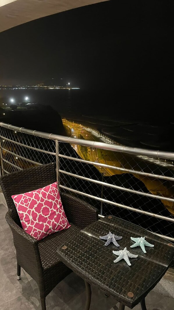 Superior Apartment, 2 Bedrooms, Pool Access, Ocean View | Balcony view - GLOBALSTAY. Ocean View Apartments. Pool. Gym (Lima)