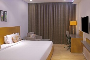 Premium bedding, iron/ironing board, free WiFi, bed sheets - Comfort Inn Kaikaluru (Kaikalur)